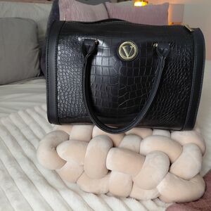 Vera Wang Elegant Black Crocodile-Embossed Handbag